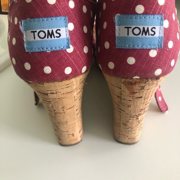Red/White with Cork Polka Dot TOMS - Picture 4 of 8